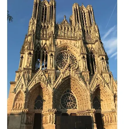Διαμέρισμα Reims- Sejour En Amoureux Balneo