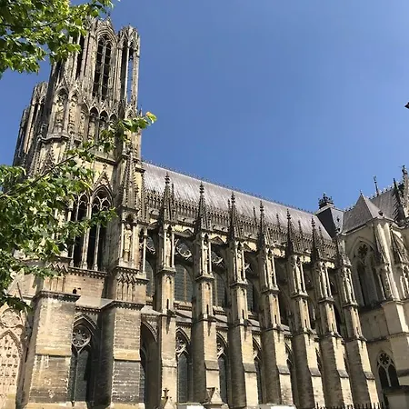 Reims- Sejour En Amoureux Balneo *